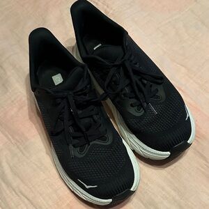 Hoka One Arahi 7 Black and White Athletic Shoes